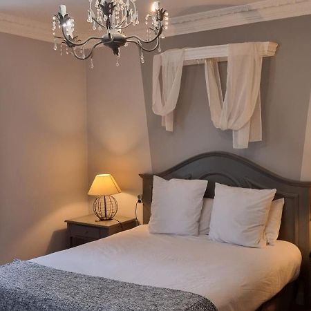 Chambres d'Hôtes Les Ifs Montsûrs Extérieur photo
