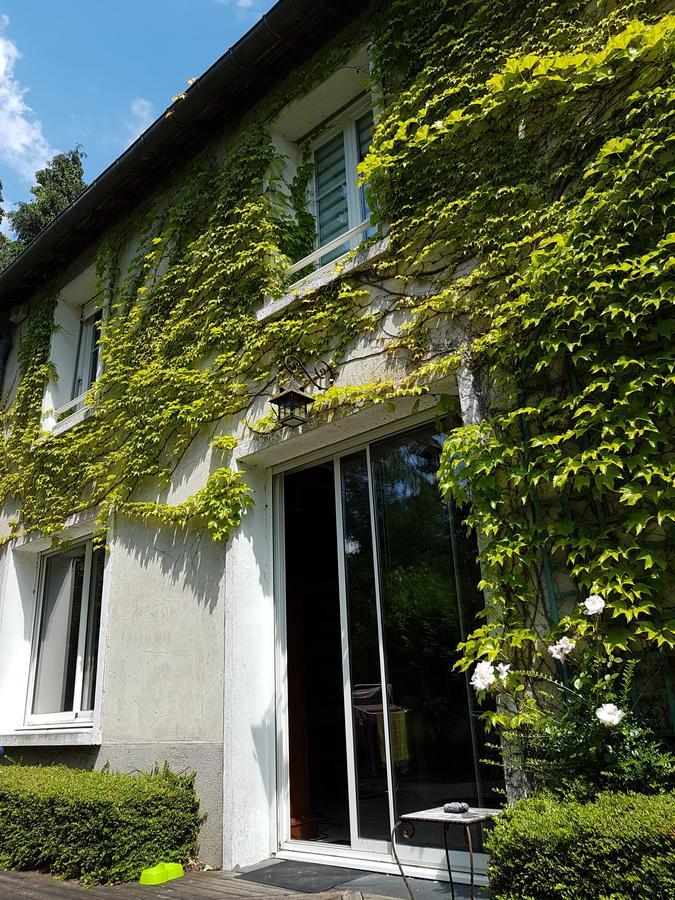 Chambres d'Hôtes Les Ifs Montsûrs Extérieur photo